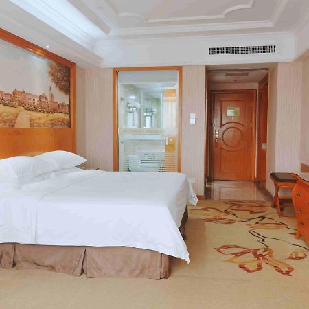 Vienna International Hotel Guigang Hecheng Road Екстер'єр фото