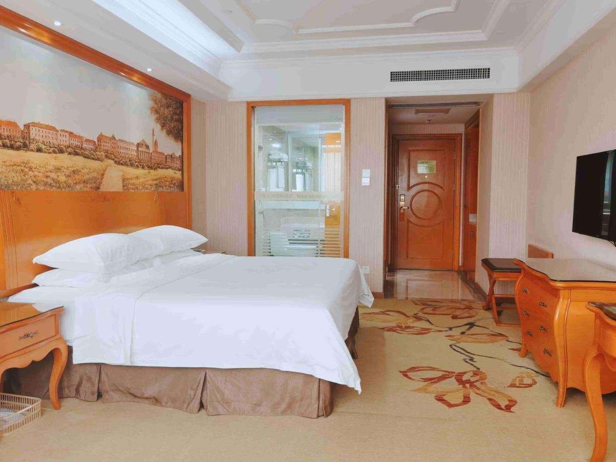 Vienna International Hotel Guigang Hecheng Road Екстер'єр фото