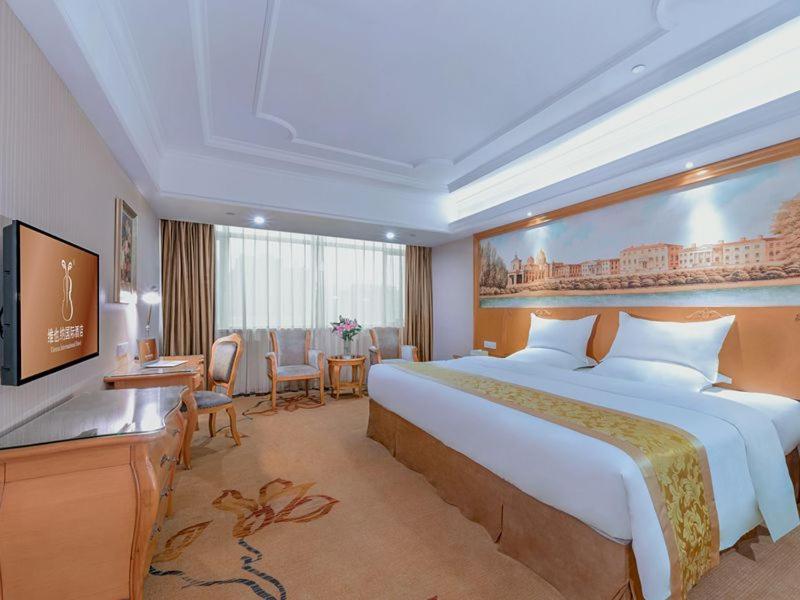 Vienna International Hotel Guigang Hecheng Road Екстер'єр фото