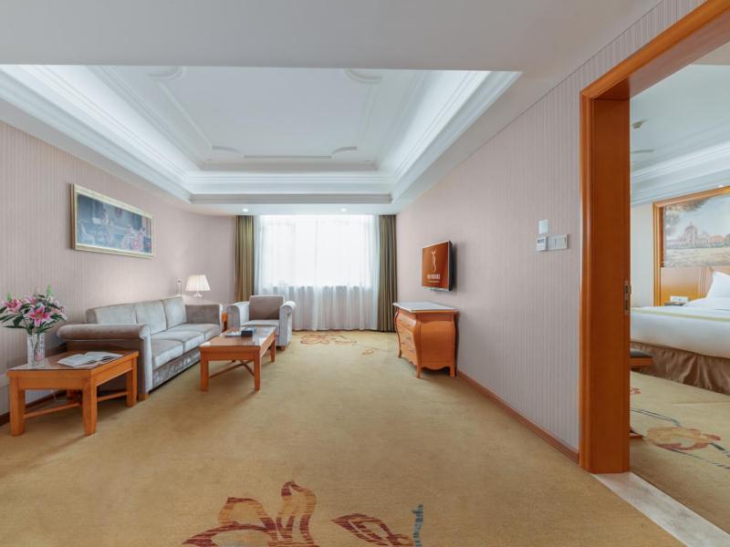 Vienna International Hotel Guigang Hecheng Road Екстер'єр фото